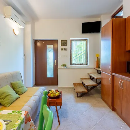 Casa de Férias Mediterranes Mit Meerblick, Aussendusche, Liegen, Grill, Waschmaschine - Haustiere Erlaubt Grižane