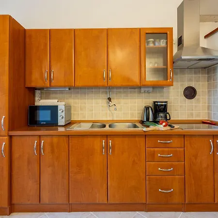 Mediterranes Mit Meerblick, Aussendusche, Liegen, Grill, Waschmaschine - Haustiere Erlaubt Grižane