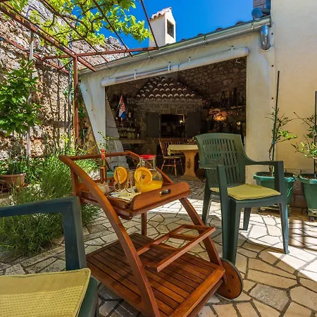 Mediterranes Mit Meerblick, Aussendusche, Liegen, Grill, Waschmaschine - Haustiere Erlaubt * Grižane