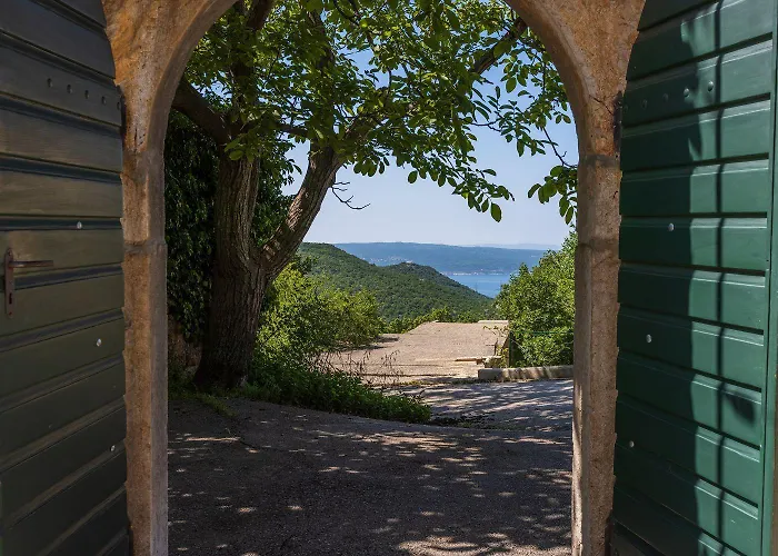 Mediterranes Mit Meerblick, Aussendusche, Liegen, Grill, Waschmaschine - Haustiere Erlaubt *