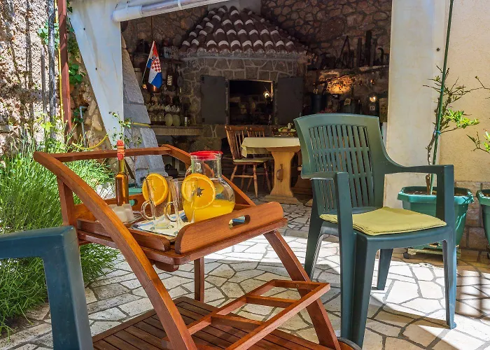 Mediterranes Mit Meerblick, Aussendusche, Liegen, Grill, Waschmaschine - Haustiere Erlaubt * Grižane