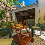 Mediterranes Mit Meerblick, Aussendusche, Liegen, Grill, Waschmaschine - Haustiere Erlaubt * Grižane