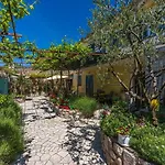 Mediterranes Mit Meerblick, Aussendusche, Liegen, Grill, Waschmaschine - Haustiere Erlaubt *