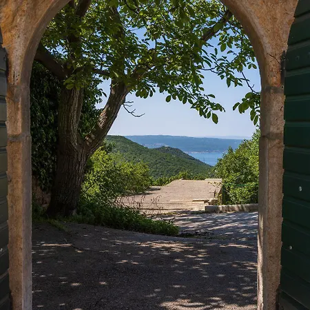 Mediterranes Mit Meerblick, Aussendusche, Liegen, Grill, Waschmaschine - Haustiere Erlaubt *