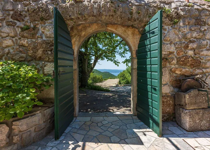Mediterranes Mit Meerblick, Aussendusche, Liegen, Grill, Waschmaschine - Haustiere Erlaubt Grižane
