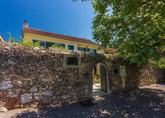 Mediterranes Mit Meerblick, Aussendusche, Liegen, Grill, Waschmaschine - Haustiere Erlaubt *