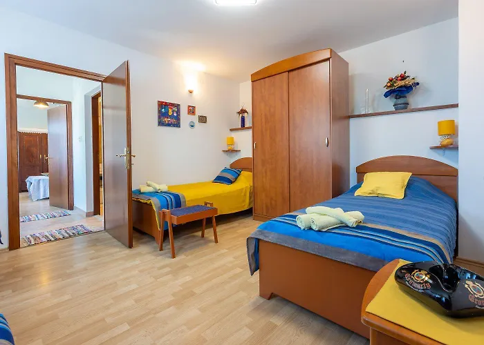 Casa de Férias Mediterranes Mit Meerblick, Aussendusche, Liegen, Grill, Waschmaschine - Haustiere Erlaubt Grižane