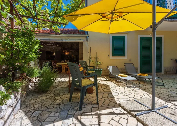 Mediterranes Mit Meerblick, Aussendusche, Liegen, Grill, Waschmaschine - Haustiere Erlaubt * Grižane